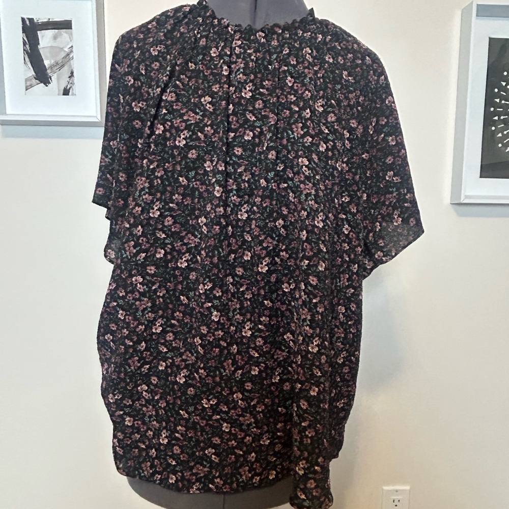 Reitmans Black Floral Short-Sleeve Blouse